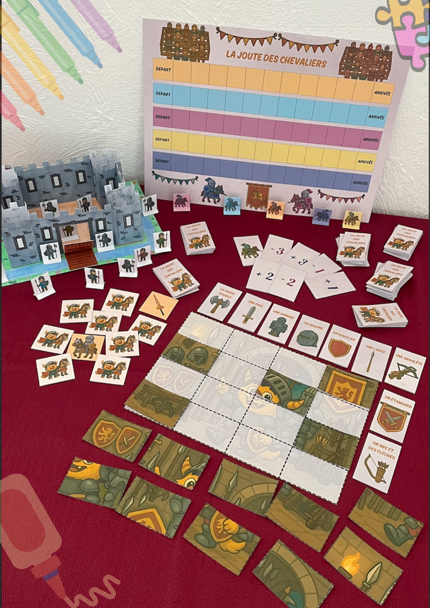 Plateau de jeu des chevalier avec carte et pions, château fort en carton avec garde et pont levis et créneau, puzzle armement du moyen age et jeu des paire avec chevaliers et lance. Créations pour enfants en papier. 